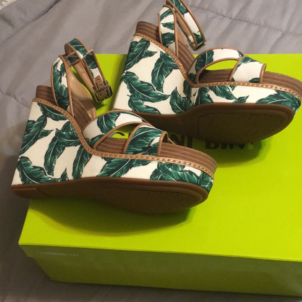 Shoes - Picture 5 of 5